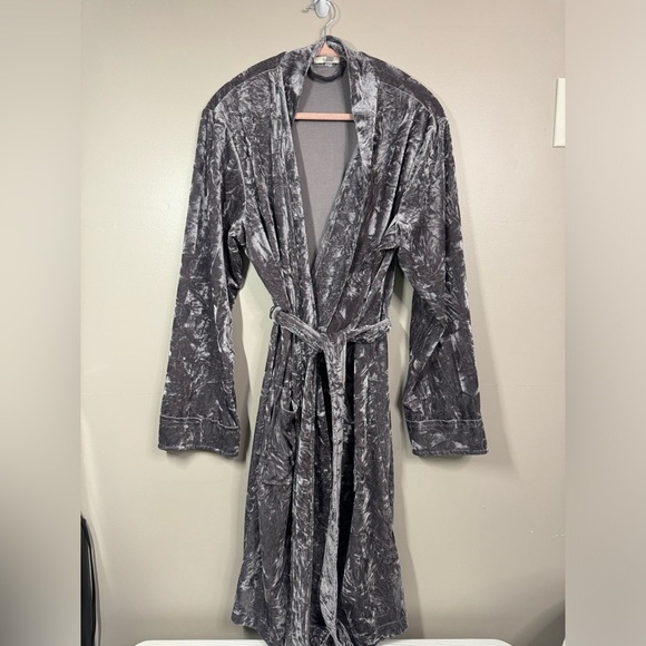Daydreamer Other - Daydream crushed velvet robe lavender gray silver size large